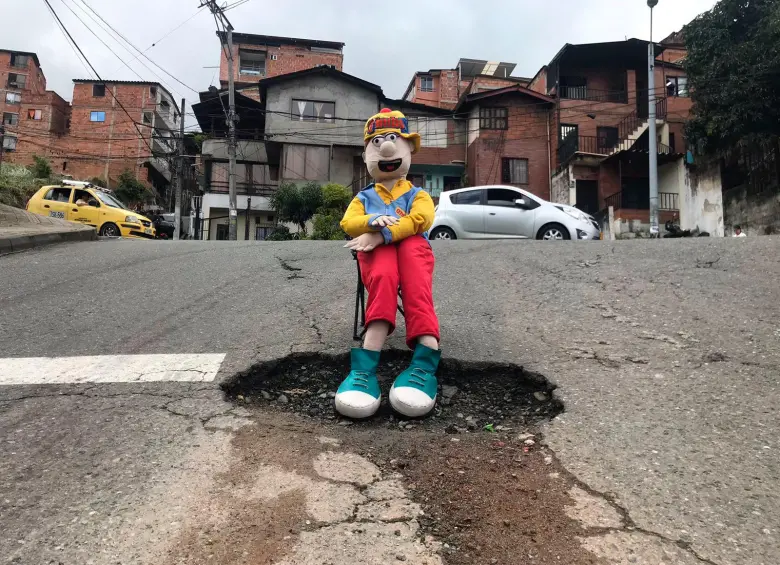 No hay hueco que se salve de la denuncia de Armando Calle. FOTO Laura Rosa Jiménez
