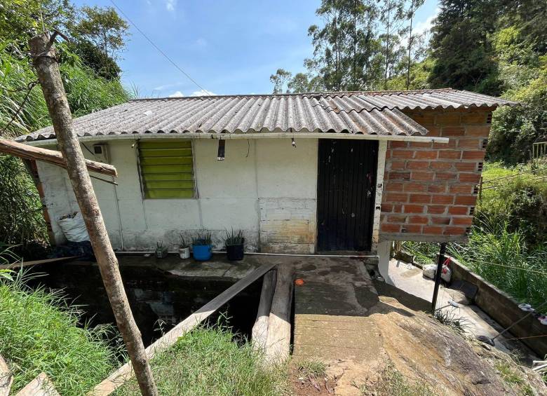 El joven, conocido como “Checho”, fue atacado a disparos cerca de su casa en la vereda La Buga, Altavista. FOTO: Andrés Felipe Osorio García 