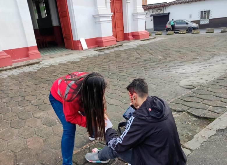 El ciudadano iba dentro del bus atacado, salió herido y debió ser llevado a un centro asistencial. FOTO CORTESÍA