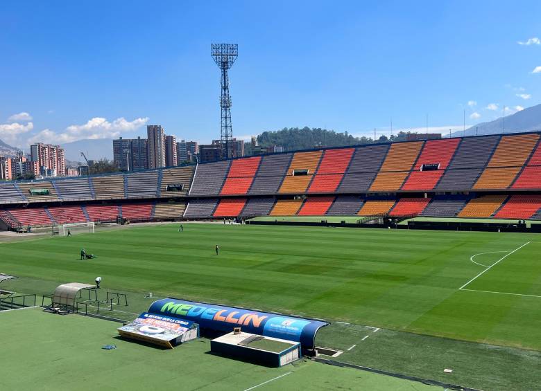 La cancha del Atanasio Girardot se encuentra en perfecto estado para el clásico entre Nacional y DIM. FOTO CORTESÍA INDER