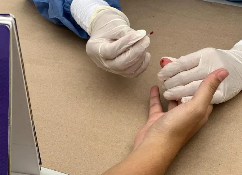 Realización de pruebas de VIH en Medellín. FOTO: CORTESÍA ALCALDÍA DE MEDELLÍN