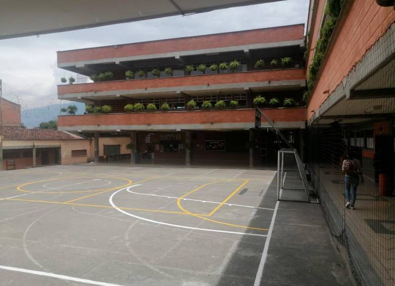 Colegio Francisco Antonio Zea, donde no hubo clase este martes. Foto: Édison Ferney Henao H. 