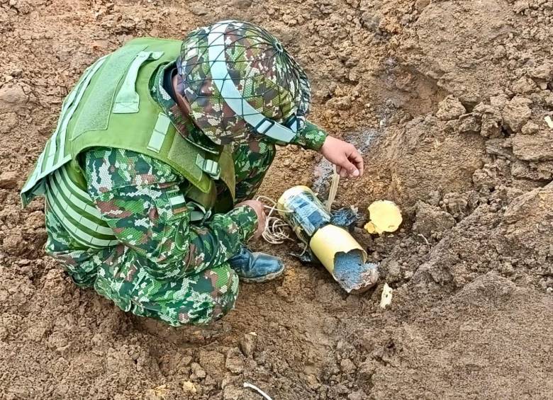 Ejército destruye explosivos puestos por las disidencias en el norte de Antioquia 