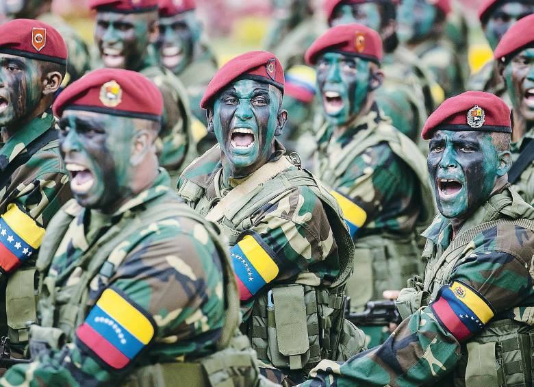 Las Fuerzas Armadas de la Venezuela conmemoraron los 211 años de independencia con una demostración del poderío militar que tiene ese país. FOTO EFE