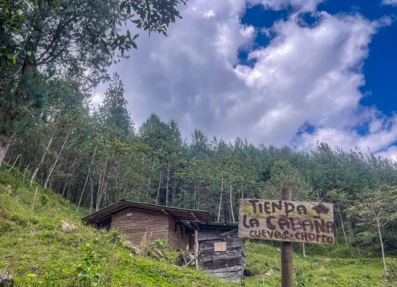 Cabaña, “La tienda, la cabaña, cuevas y charco” . Foto: Cristina Rodriguez.