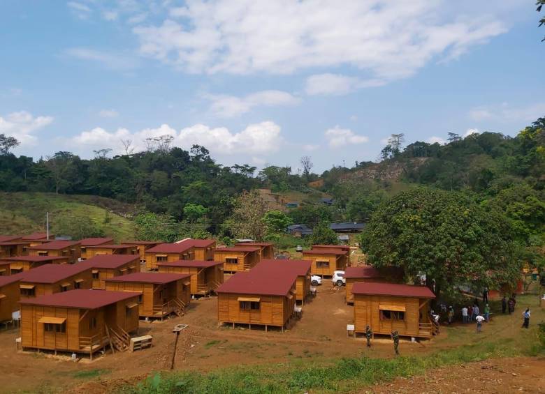 Excombatientes de las Farc recibieron 137 hectáreas y viviendas temporales en Antioquia