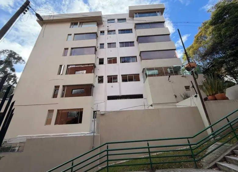 Las cuatro empresas constituidas por Daniel Quintero tienen como domicilio registrado un apartamento de este edificio. Foto: EL COLOMBIANO