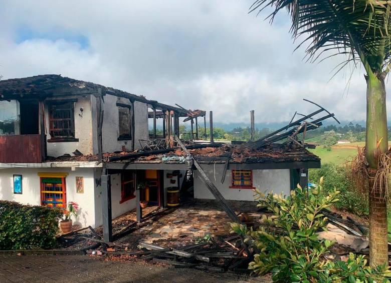 El incendio solo ocasionó daños materiales, pero se investigará a fondo la procedencia del globo. FOTO CORTESÍA