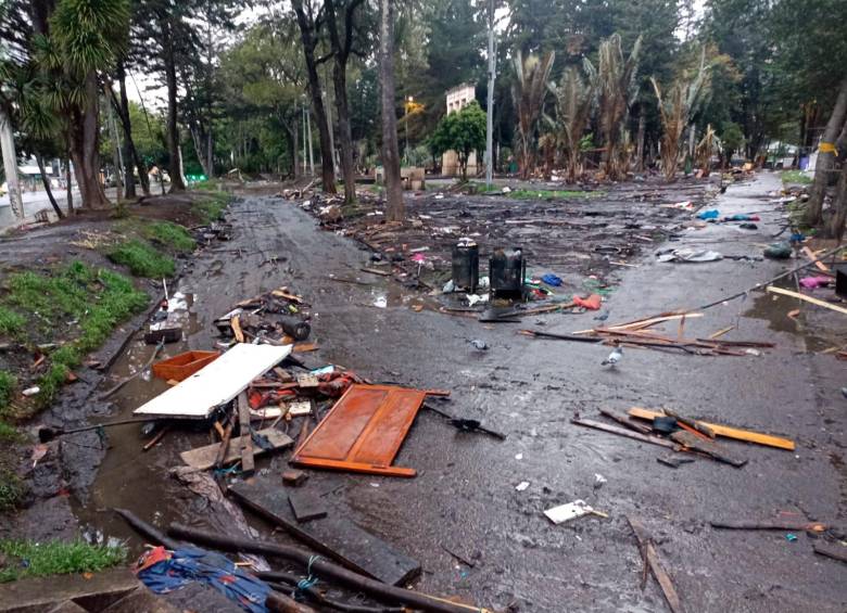 Para este viernes está prevista una jornada de limpieza en el Parque Nacional de Bogotá tras el desalojo de la comunidad indígena. FOTO: TOMADA DE TWITTER @CALDERONWILIAMS