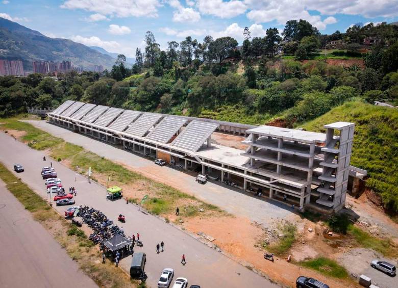 En 50 municipios de Antioquia hay 117 obras inconclusas, dijo la Contraloría. Fotos: Contraloría.