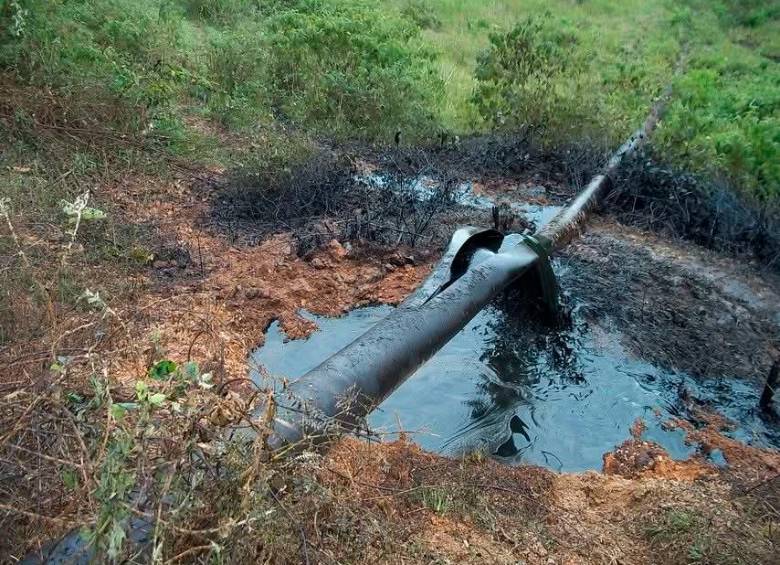 En este tramo del oleoducto fue detonado el artefacto explosivo por parte del ELN. FOTO: Cortesía Ejército