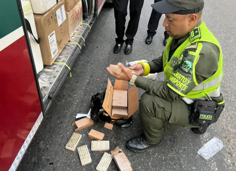 La munición iba camuflada como una encomienda en bus que transitaba por la autopista Medellín - Bogotá. FOTO: Cortesía Policía Antioquia