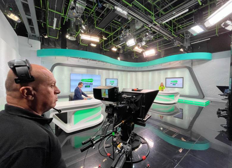 En la franja de la 1:00 p.m. en el canal regional se ve Teleantioquia Noticias, mientras que Hora 13 se emite ahora en Cosmovisión a la 1:00 p.m. y desde el 16 de enero a las 12 del día estará en Telemedellín. FOTO Cortesía Teleantiioquia