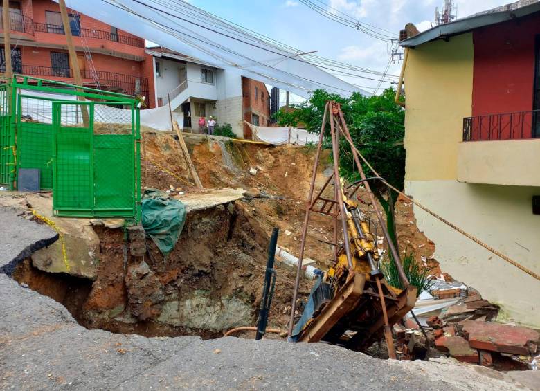 El cruce de las calle 21 con la carrera 62 está al borde del colapso, alertó la Alcaldía de Bello. FOTO: MAURICIO PALACIO
