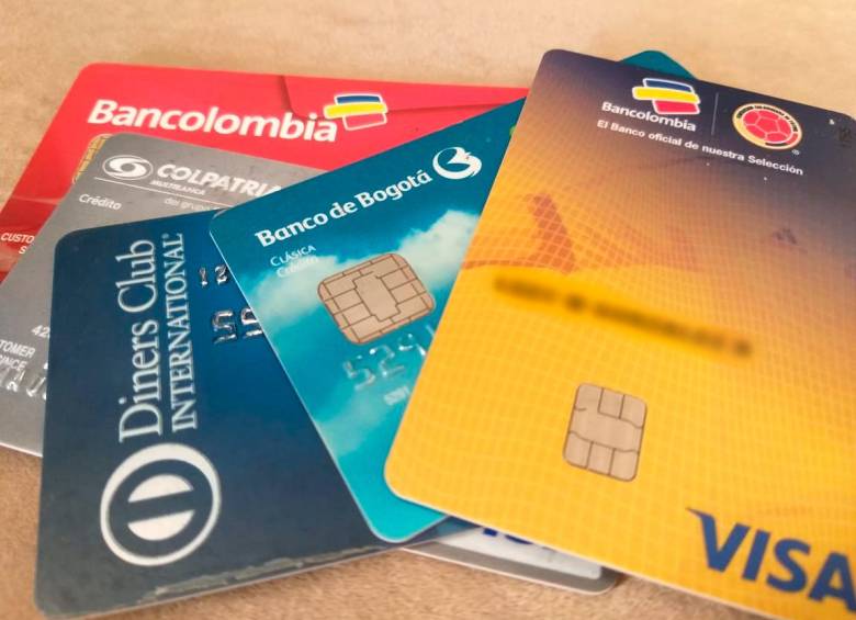 Las cuotas de manejo ya sea una cuenta de ahorro o una tarjeta débito, varían según los beneficios que incluya cada servicio. FOTO: Archivo EL COLOMBIANO