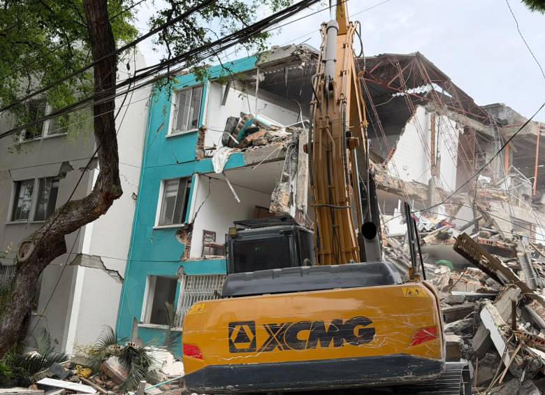 En Cali comenzó la demolición de 11 edificios tras el terremoto de hace un mes. Foto: Alcaldía de Cali