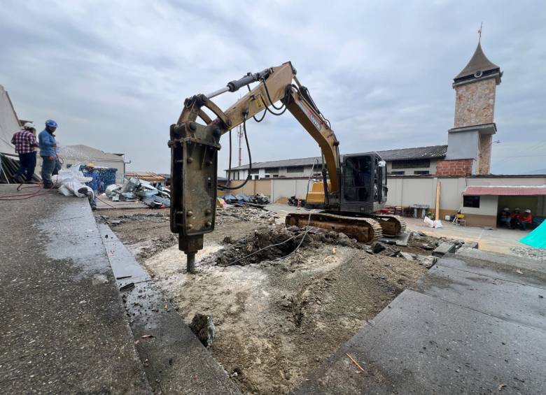 La vieja edificación de la escuela Hernán Toro Agudelo fue demolida para dar paso a una nueva infraestructura. FOTO: Cortesía Alcaldía de Medellín