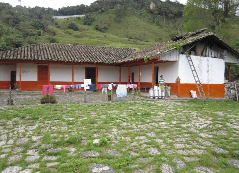 Con 142 poemas, nuevo libro reivindica a Epifanio Mejía, el bardo de la montaña