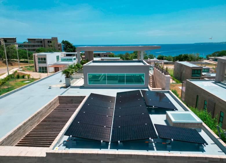 En la búsqueda constante de soluciones sostenibles y eficientes, Arquitectura y Concreto ofrece ahora la posibilidad de instalar paneles solares en las viviendas de sus clientes. FOTO: CORTESÍA