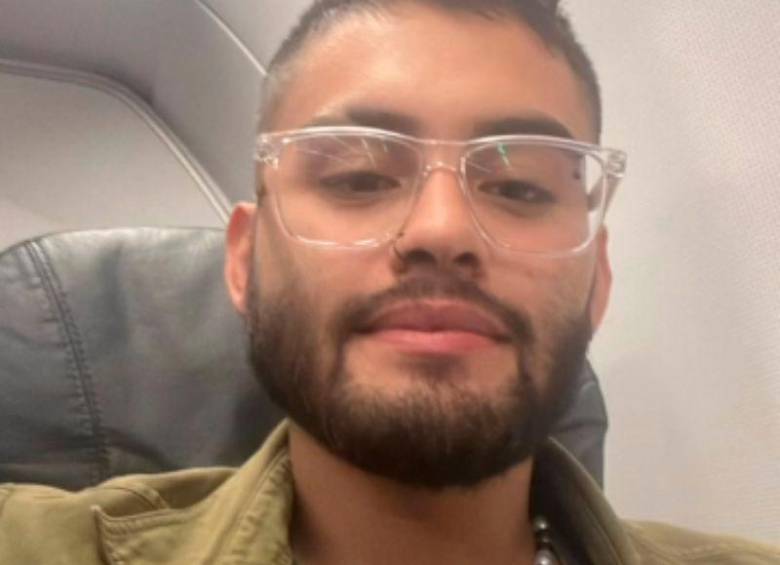 Steven Riaño regresa a Colombia sano y salvo, después de pasar siete días detenido en México. Foto: Pantallazo de video en la cuenta de Gina Rincón en TikTok