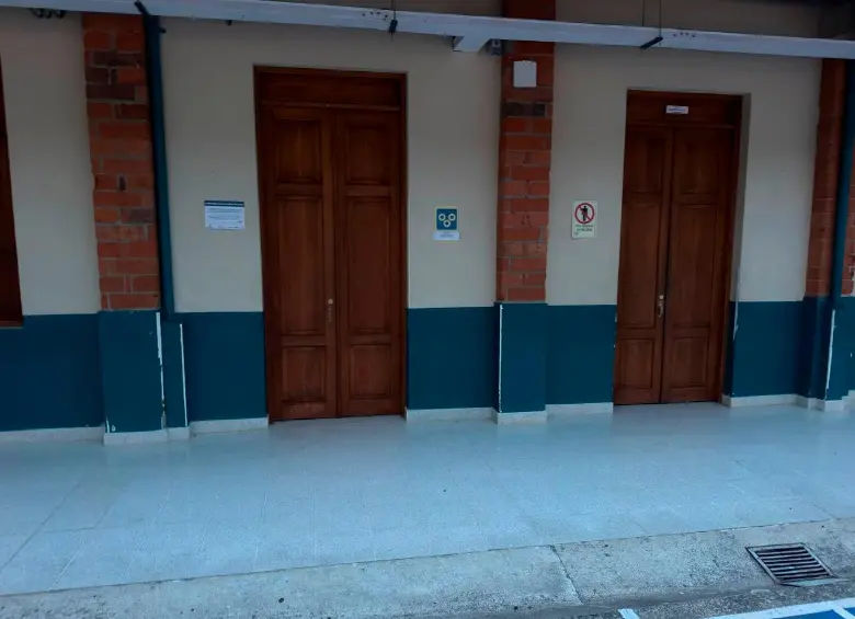 Solo una de las puertas internas fue violentada; las demás las abrieron con las respectivas llaves. FOTO: CORTESÍA