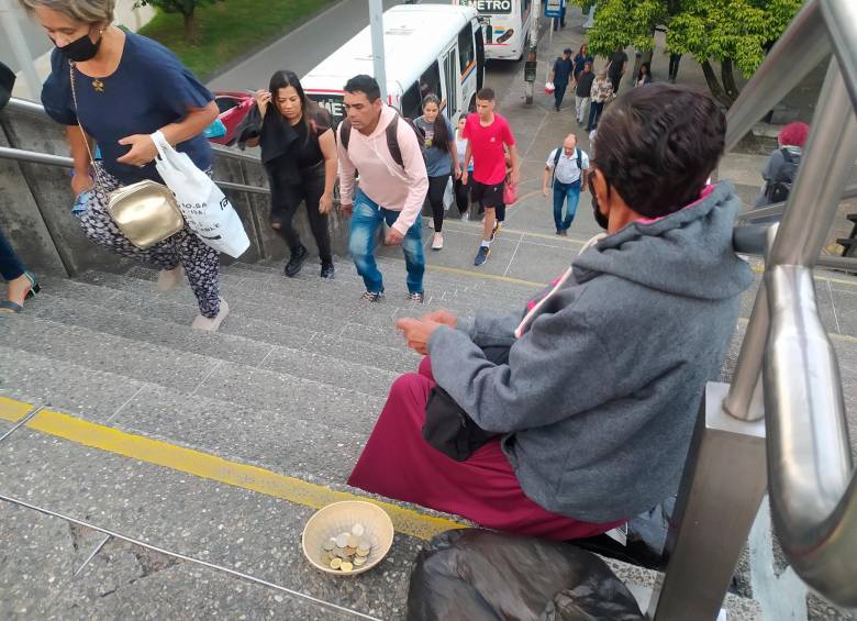 Personas recurren a la mendicidad para suplir sus necesidades básicas de alimentación y techo. FOTO: ESNEYDER GUTIÉREZ