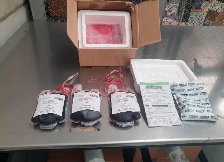 Las tres bolsas fueron encontradas en una caja de cartón, en una bodega de una empresa de envíos. FOTOS Cortesía