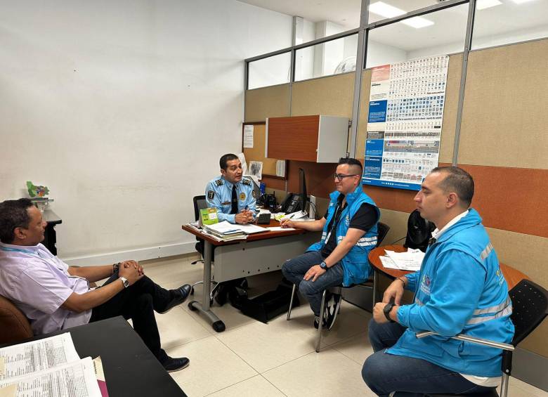 Visita de la Personería de Medellín a la Secretaría de Tránsito. FOTO: CORTESÍA PERSONERÍA