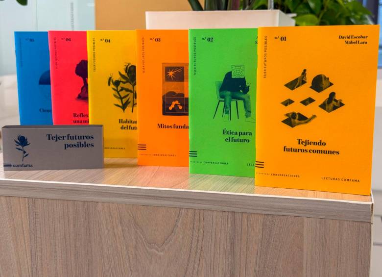 Los libros están a la venta en las librerías de la ciudad. También serán llevados a las ferias y allí tendrán descuentos. Foto: Cortesía Comfama.