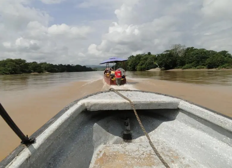 Una lancha se volcó en el río Nechí, en El Bagre: una persona muerta y otra desaparecida