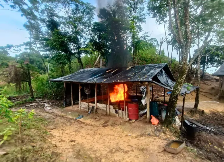 Los laboratorios fueron destruidos de manera controlada. FOTO: EJÉRCITO