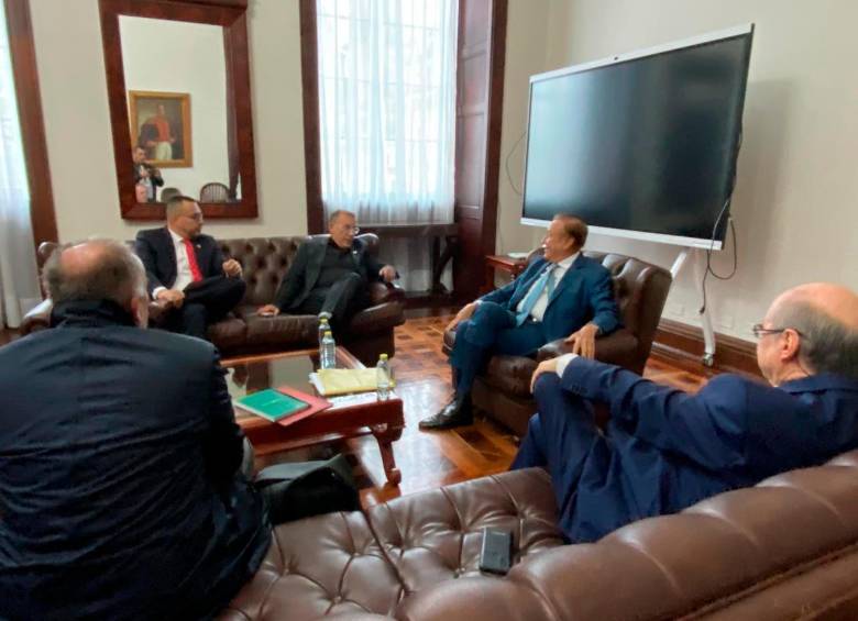 Roy Barreras se reunió con el ingeniero Rodolfo Hernández para proponerle liderar una comisión accidental contra la corrupción. FOTO: CORTESÍA