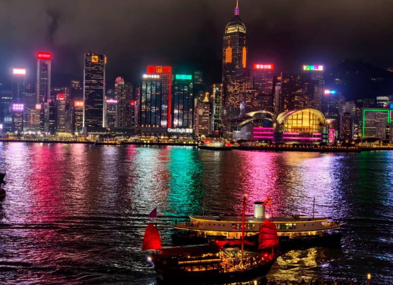 La bahía de Hong Kong con sus grandes rascacielos. FOTO Daniel Rivera Marín