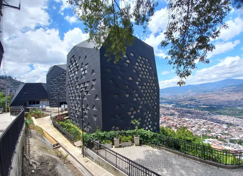 Imagen de referencia de la Biblioteca de Santo Domingo Savio. Foto: Mauricio Andrés Palacio Betancur.