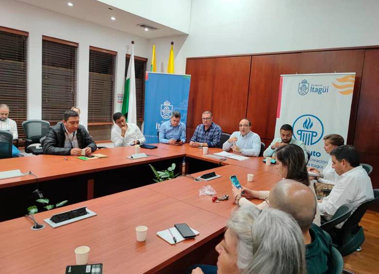 Los comerciantes alegaban pérdidas económicas por el cierre de la vía. FOTO: CORTESÍA