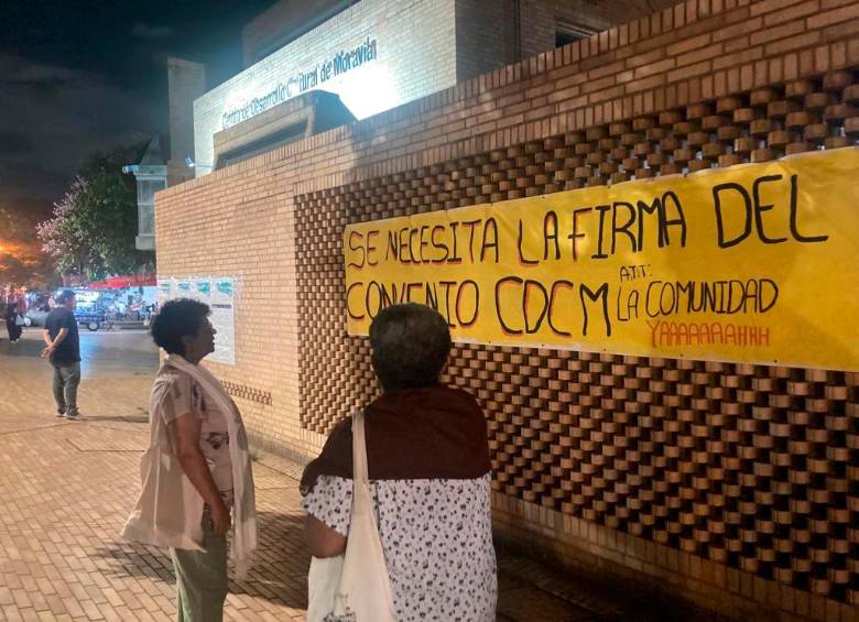 Estos son los letreros que puso la comunidad. Foto: Cortesía