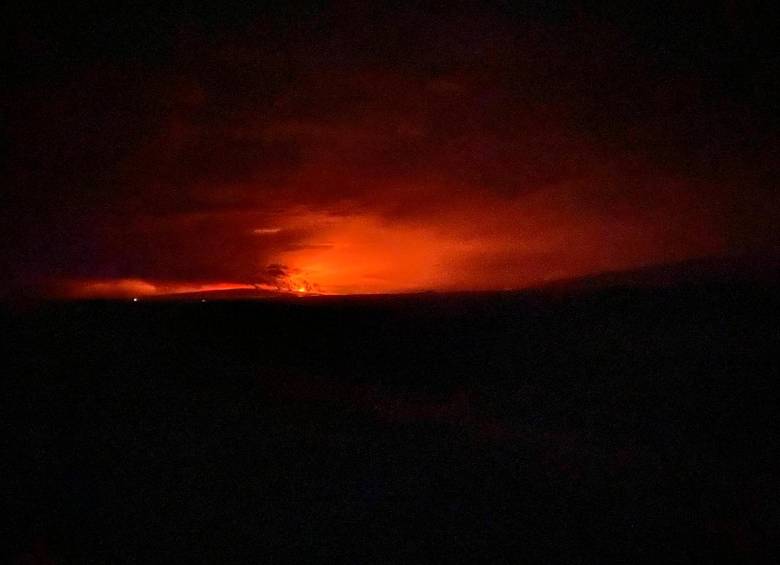 Entró en erupción el volcán activo más grande del mundo