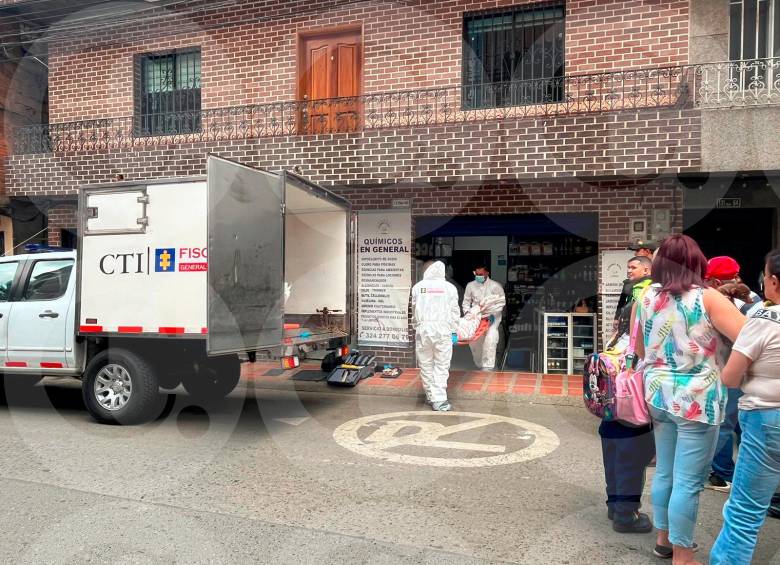 Dentro de este almacén de químicos ocurrió el asesinato de Diana Carolina Londoño Ramírez, de 36 años. FOTO: ANDRÉS FELIPE OSORIO GARCÍA