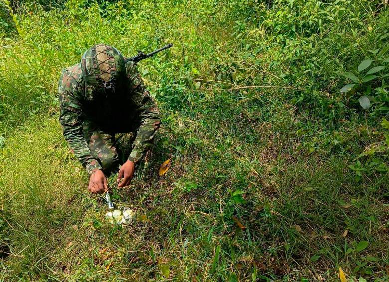 Los dos soldados heridos en el caso de “fuego amigo” en Caldas fueron llevados a un centro médico. FOTO: CORTESÍA DE @FuerzasMilCol.