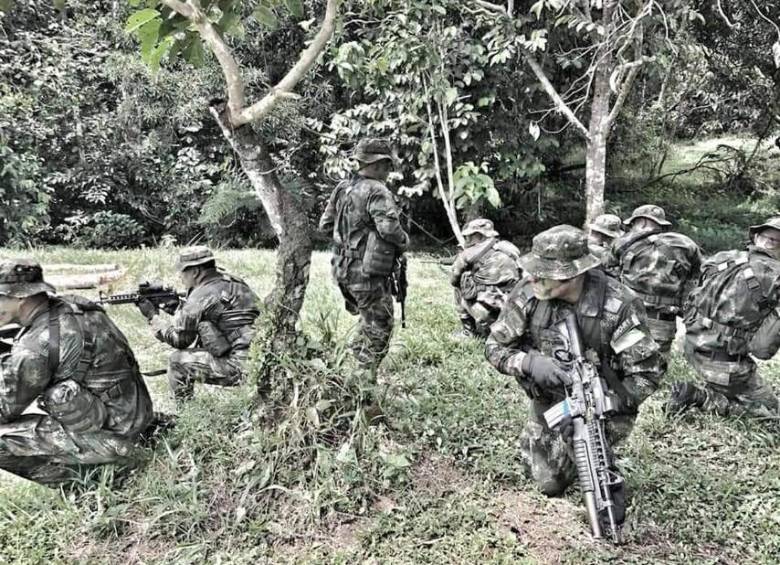 Militares en medio de un operativo. FOTO: COLPRENSA