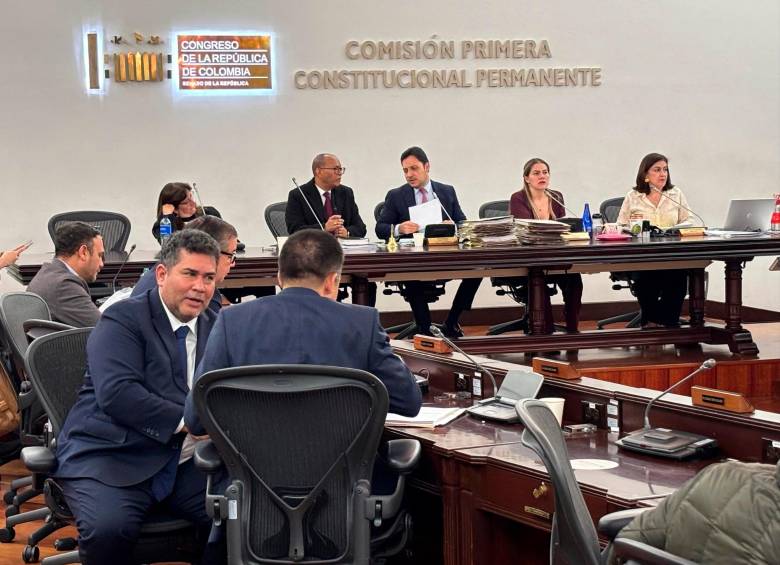 Durante la discusión en la Comisión Primera estuvieron presente el presidente de la Corte Suprema, magistrado Gerson Chaverra, y la ministra de Justicia, Ángela María Buitrago. FOTO: EL COLOMBIANO