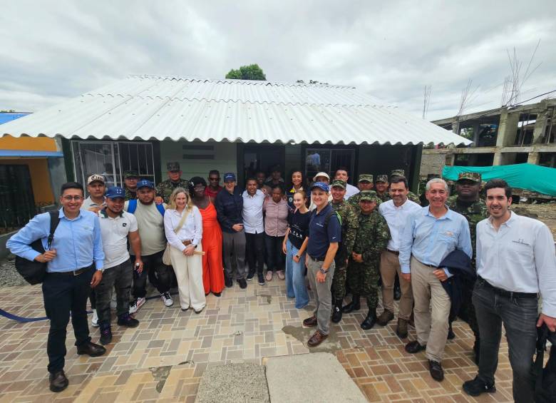 Grupo Argos entregó en Quibdó la primera vivienda de un programa que contempla 1.000 soluciones habitacionales para familias afectadas por el terremoto. FOTO CORTESÍA