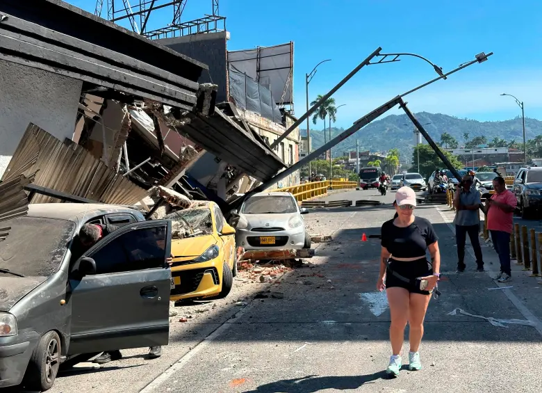 Tres días después del terremoto, la respuesta del sector eléctrico muestra un avance significativo: los cascos urbanos de los municipios afectados ya están energizados y el porcentaje de clientes pendientes se redujo de manera considerable. FOTO: AFP