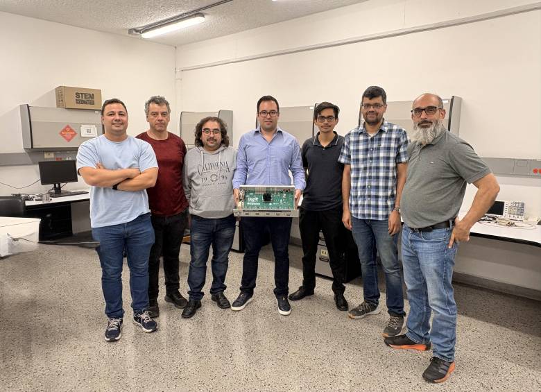Estos son los investigadores de la Universidad de Antioquia que están participando en DUNE. De izquierda a derecha: Jhony Jaramillo, Diego Restrepo, Jorge López, Fabián Castaño, José Villada, Felipe Ramirez y Jaime Osorio. FOTO: EL COLOMBIANO.