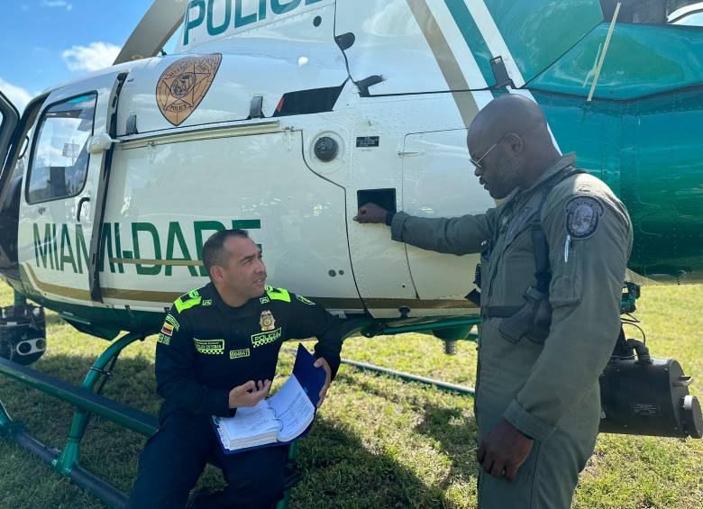 De los 2.581 estudiantes graduados en los cursos dictados en Miami, procedentes de 13 países, 1.250 fueron policías colombianos. FOTO: Cortesía @MiamiDade_SO