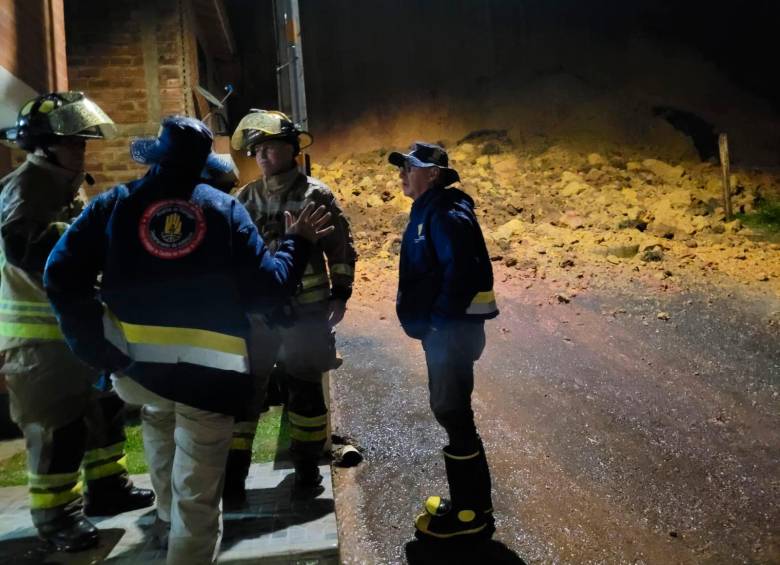 En las zonas afectadas ya se encuentra el personal de emergencias atendiendo las novedades. FOTO: Cortesía Alcaldía de Envigado.