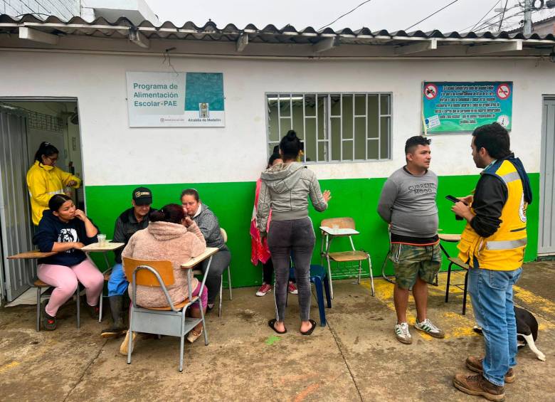 Las familias damnificadas de El Pinal están siendo albergadas en una institución educativa del sector. FOTO: CORTESÍA