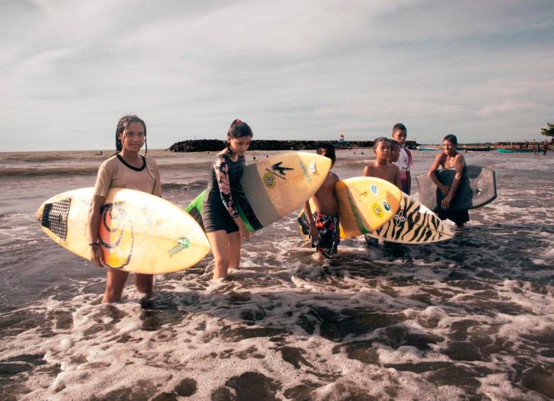 Alrededor de 50 surfistas hacen parte de la Liga de Antioquia, aquí varios de ellos. Foto Cortesía