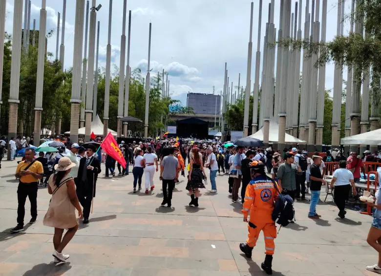 Repartiendo almuerzos y presunta citación a personal Sena y sindicatos: así se llevó a cabo la marcha del 1.° de mayo en Medellín