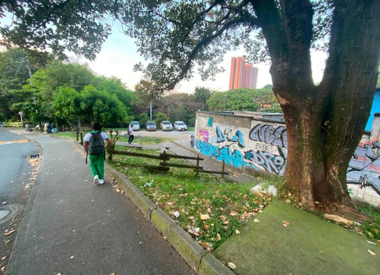 El abandono de esta menor ocurrió en la Institución Educativa República del Uruguay, en el barrio Alfonso López, comuna 5 (Castilla), de Medellín. FOTO: CORTESÍA
